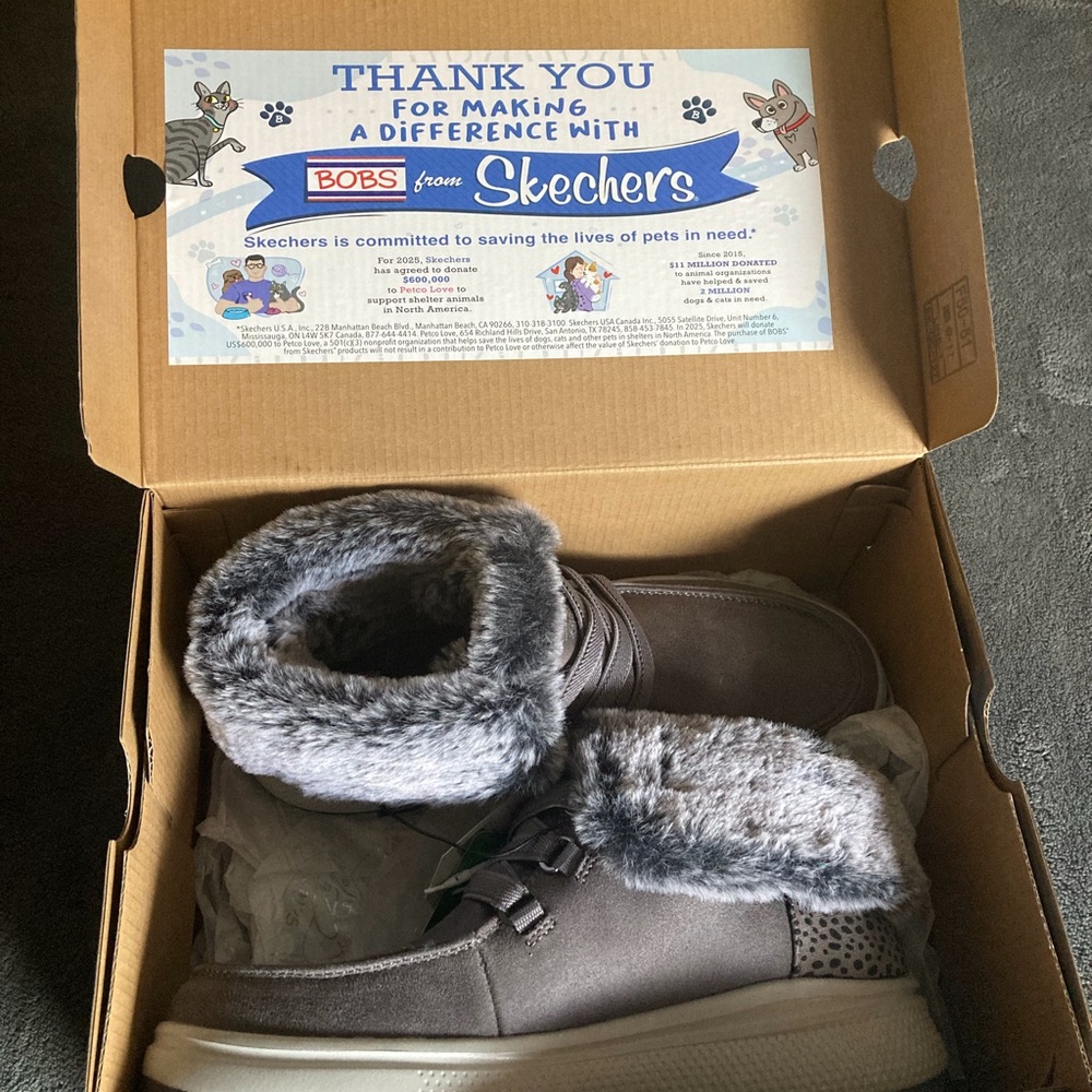 Skechers Women’s Gray Faux-Fur Lined memory foam Boot